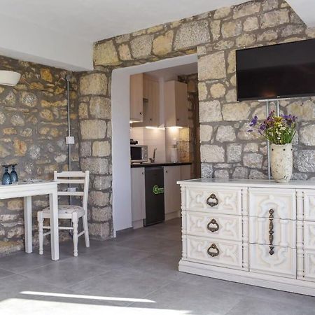 Coastal Stone Hideaway With Stunning Scenery Villa Kitriaí Exterior photo